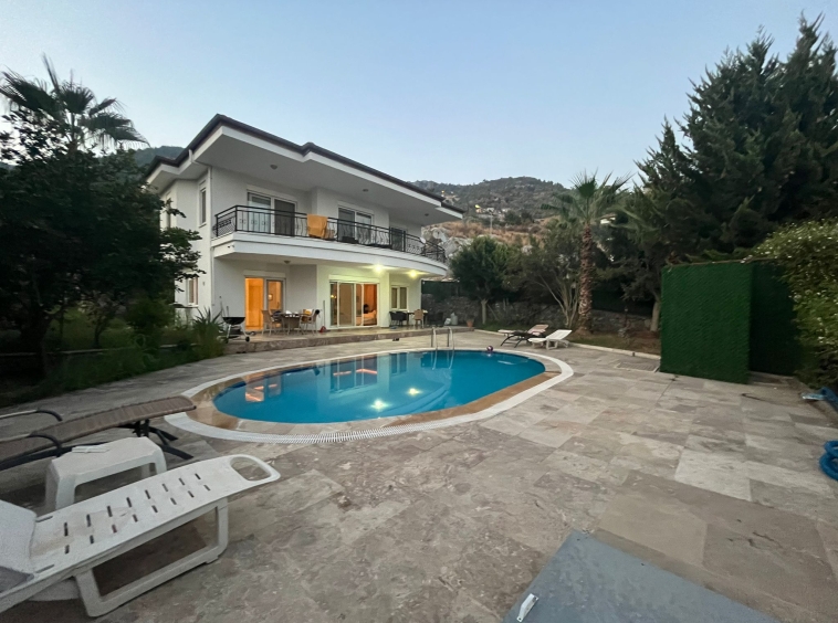 3+1 Detached Villa with Private Pool in Oba