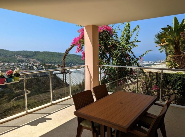 2+1 Seaview Apartment in Kargicak, Alanya