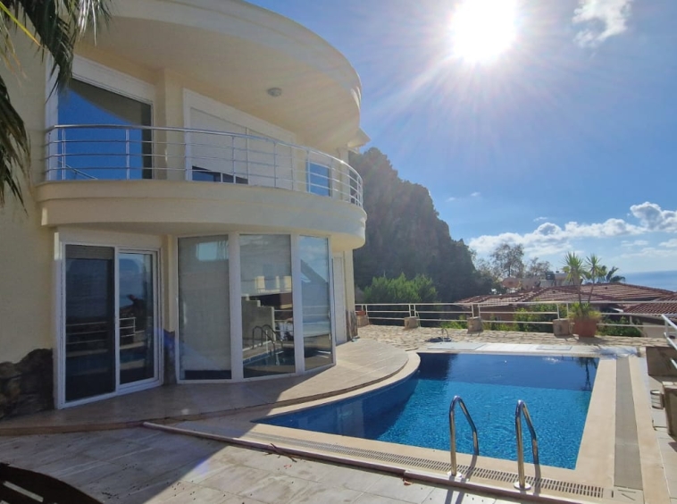 3+1 Seaview Villa in Kestel, Alanya