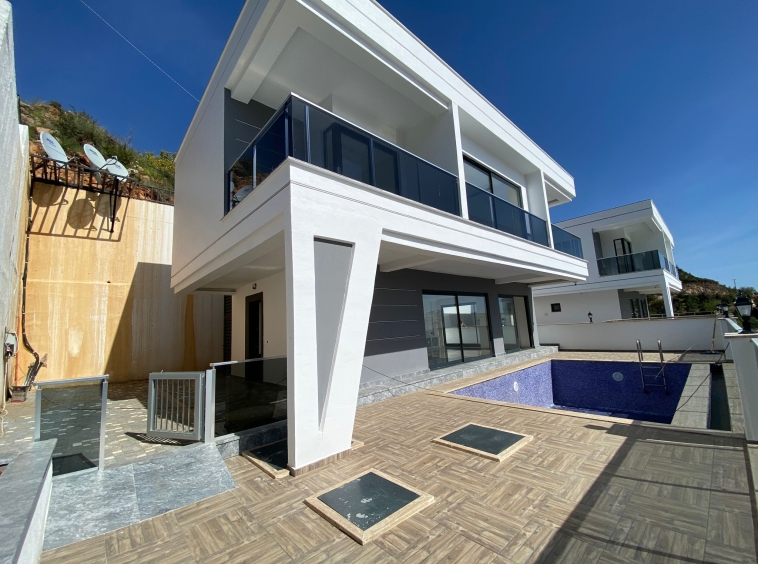 3+1 Luxury Villa with Seaview in Bektas